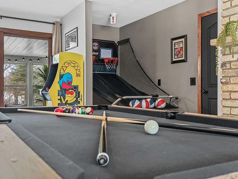 900 Woodview Dr — Photo 24