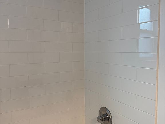 5th image of 2116 Kemper Ln #10