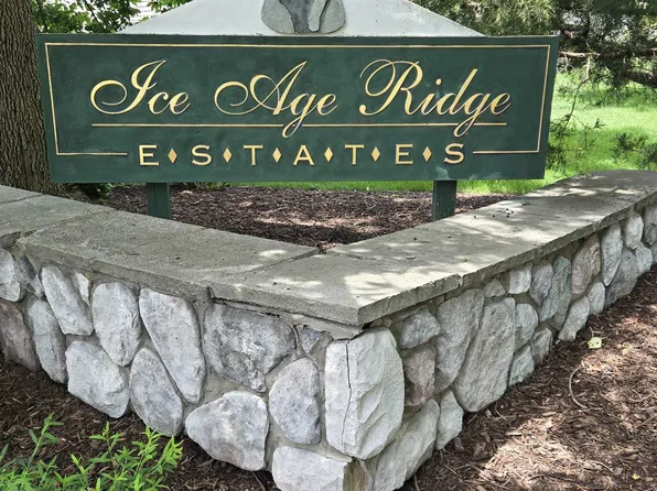 2 Snowflake Ct, Madison, WI 53719