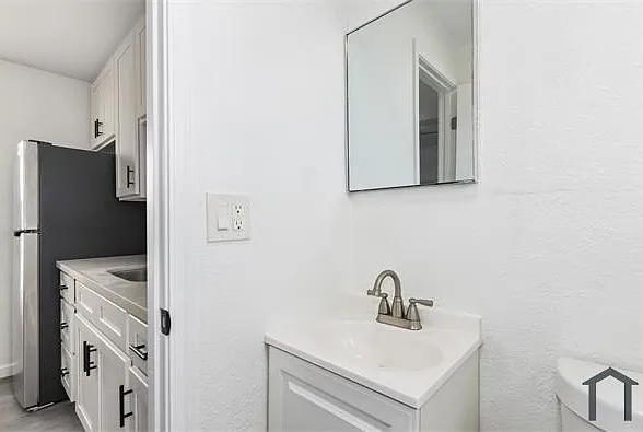 2412 E Monroe St #7 — Photo 8