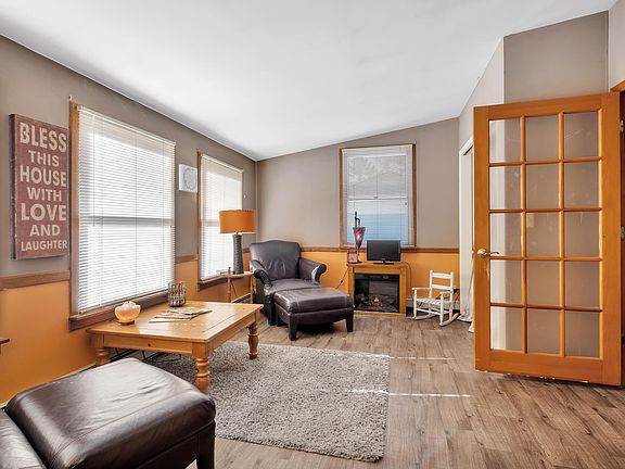 4th image of 352 W Park St