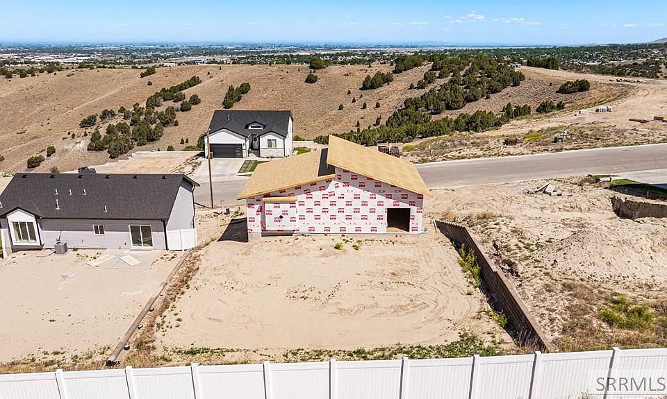 2nd image of 528 Vista Dr