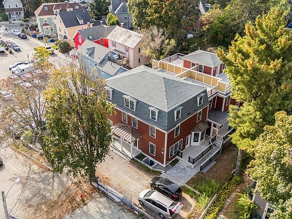 3rd image of 11 Goodwin Pl #1