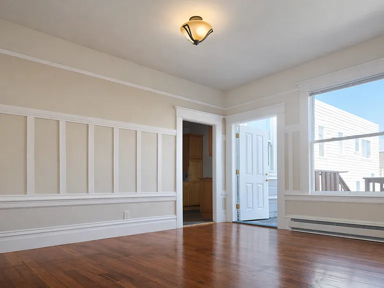 586 Cole St — Photo 6