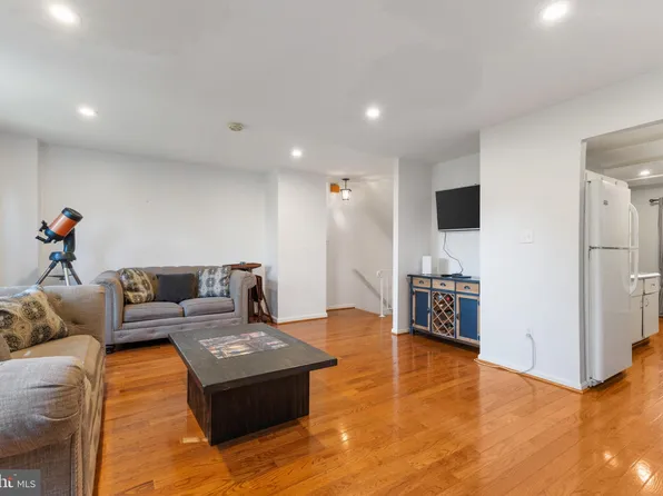 14827 Palmerston Sq, Centreville, VA 20120