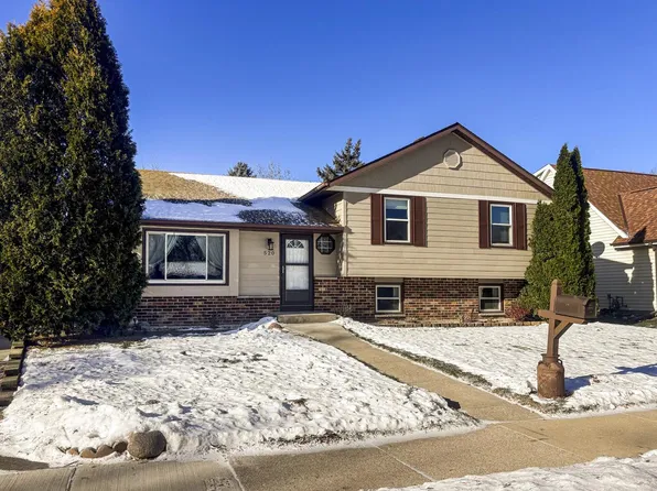 520 Greenmeadow DRIVE, Waukesha, WI 53188