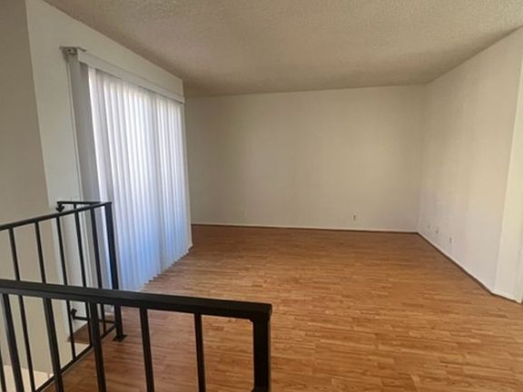 5th image of 11833 Gilmore St #4