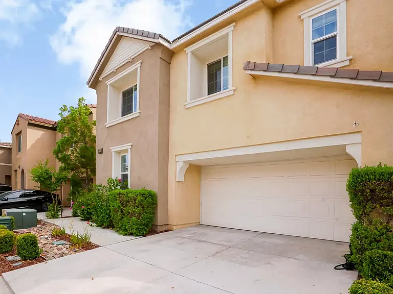 24235 Lilac Ln — Photo 3