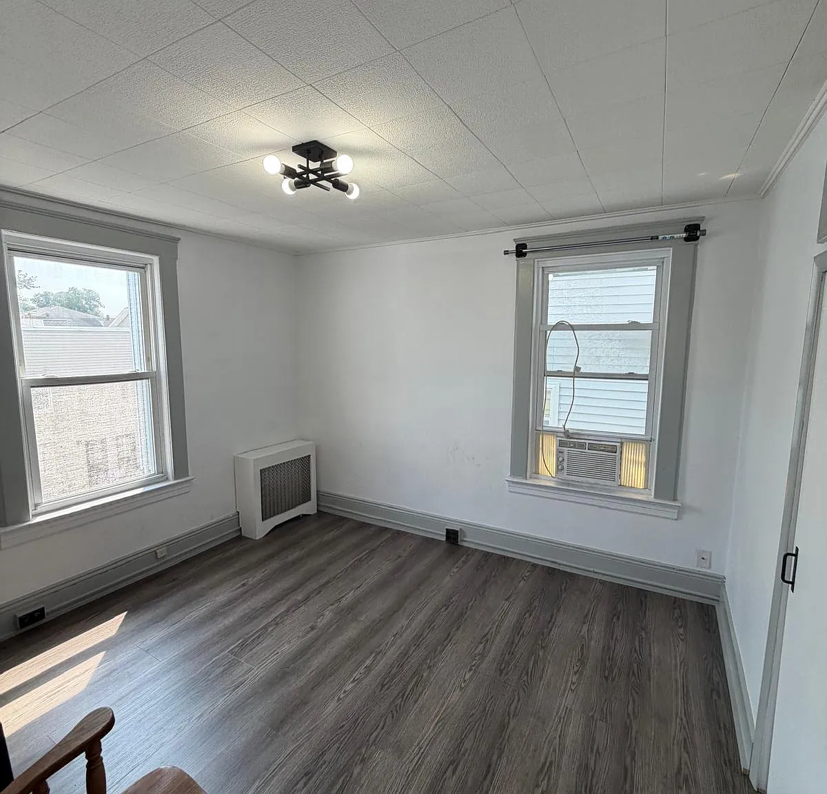 4 bed, 1.5 bath, 1500 sqft, $3,550 — Photo 2