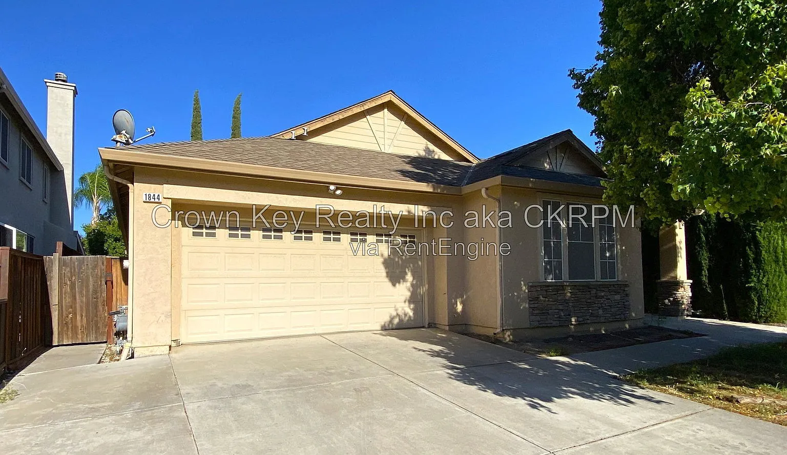 4 bed, 3.0 bath, 2017 sqft, $2,900 — Photo 1