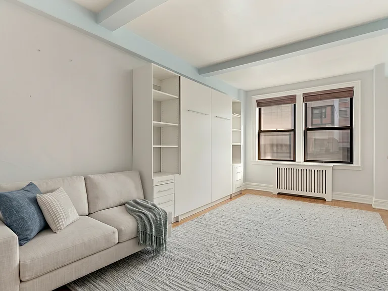 457 W 57th St #811 — Photo 1