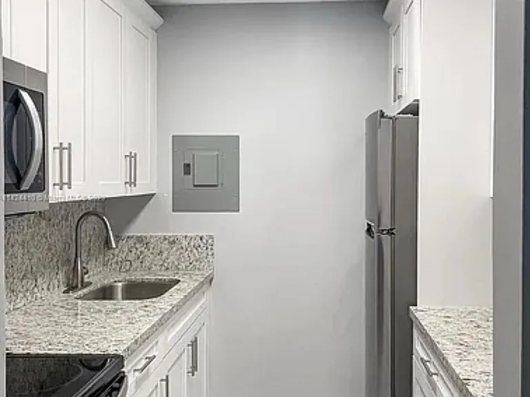 677 SW 9th Ave #301 — Photo 2