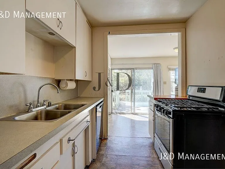 2624 Kew Ter — Photo 10