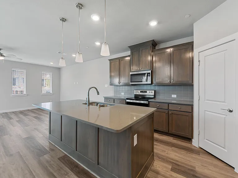800 Emerling Dr — Photo 12