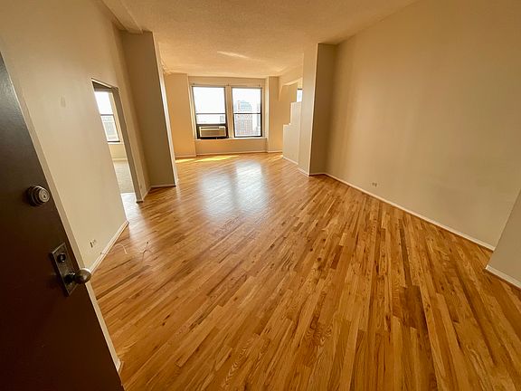 2nd image of 600 S Dearborn St APT 1712