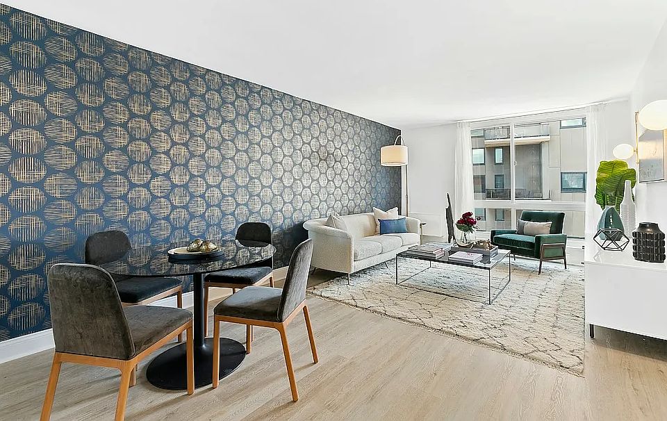 1st image of 556 Main St APT 104