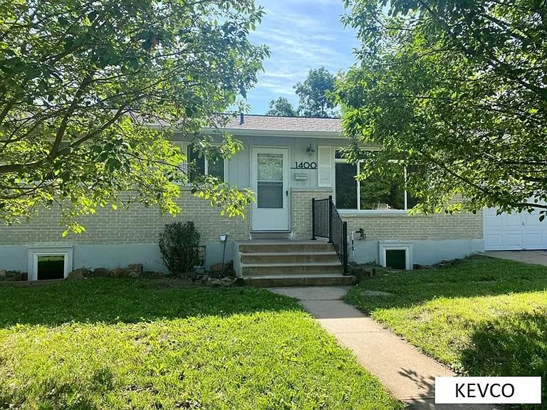 1400 Hillcrest Dr — Photo 1