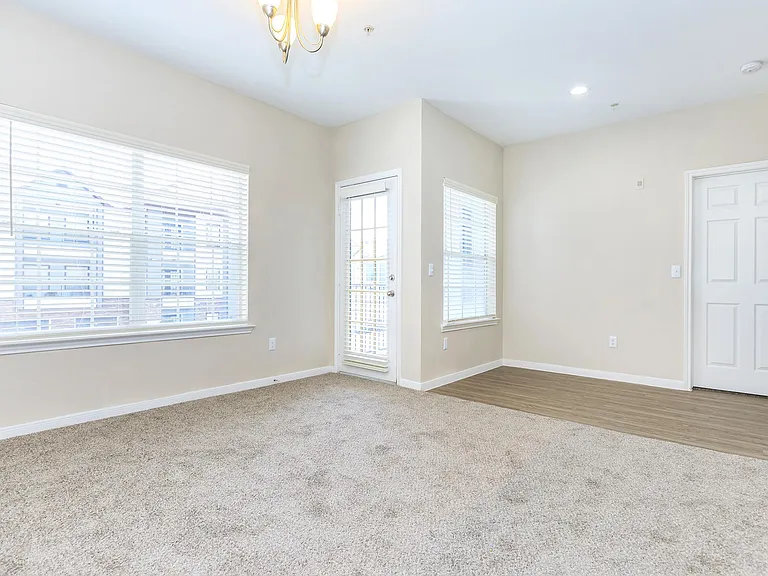 Residence at Westchase — Photo 41