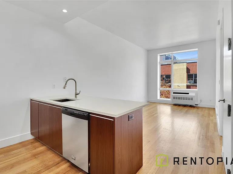200 N 11th St #5M — Photo 1