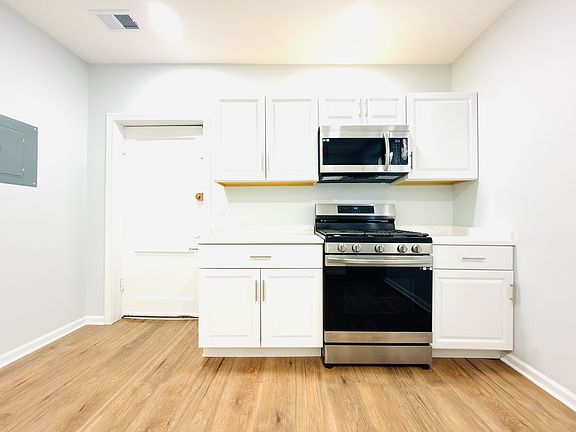 4th image of 2344 W Cortez St #G