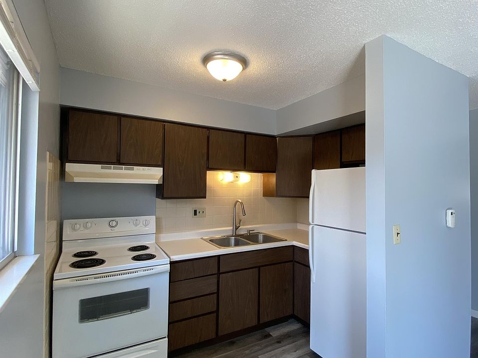1st image of 616 S New St
