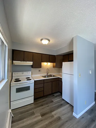 616 S New St Photo 1