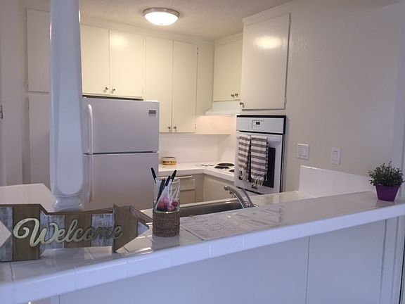 5th image of 906 Burbank Dr APT 12
