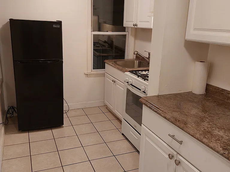 266 Pine St — Photo 16