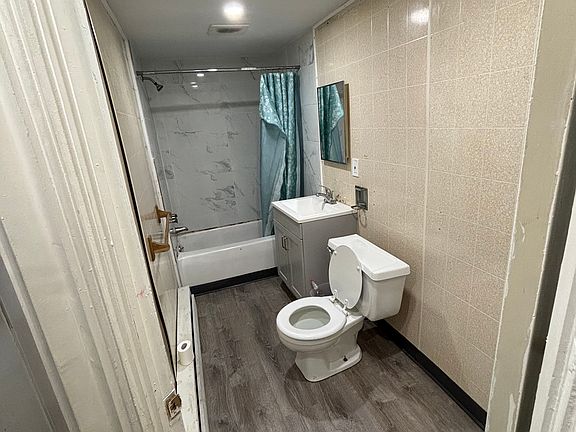 4th image of 100-106 E Bennett St #1
