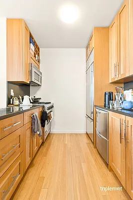 Sold by Triplemint | media 5