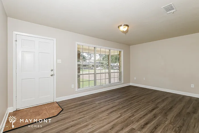 142 W Lisa Dr — Photo 3