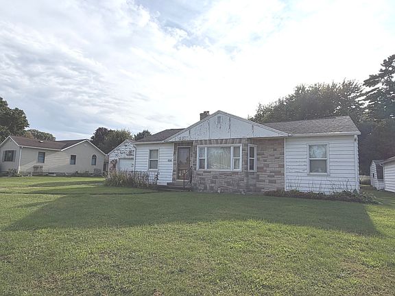 3rd image of 404 Maple Ave