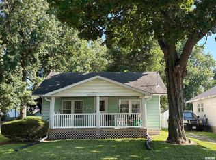 1216 W England St, Taylorville, IL 62568
