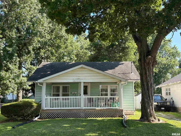 1216 W England St, Taylorville, IL 62568