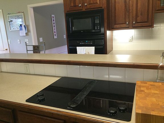 Kitchen island with cooktop