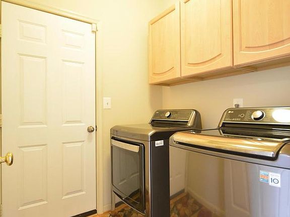 4th image of 5 Saint Ives Ct