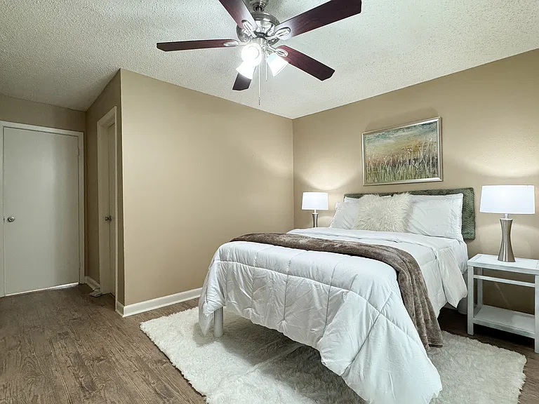 Cypress Park Apartments — Photo 10