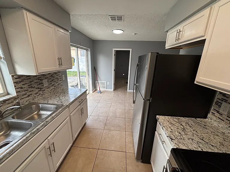 452 Apopka Hills Cir — Photo 7