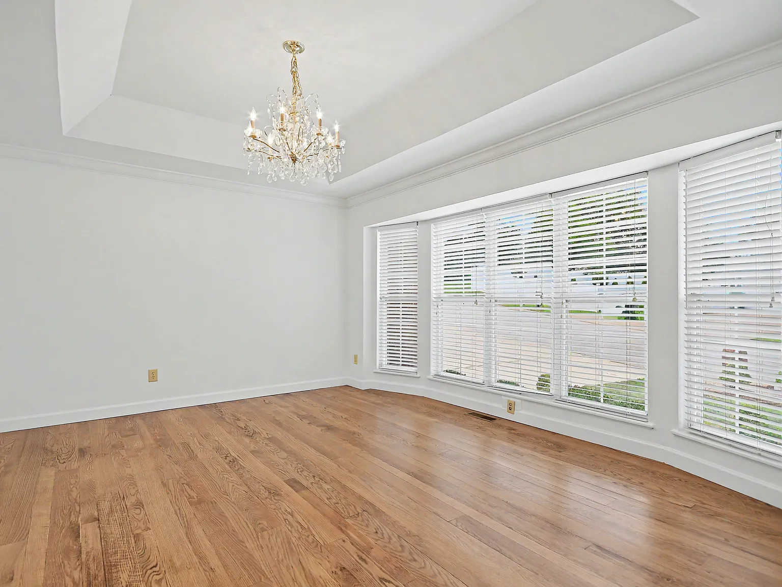 4 bed, 3856 sqft, $2,650 — Photo 4