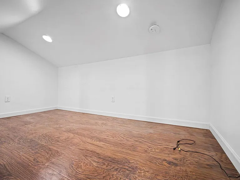 1526 Adkins Rd — Photo 12