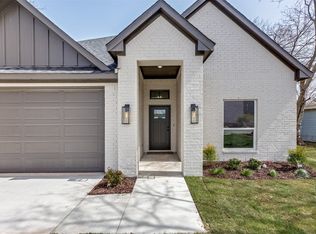 928 Renfro Dr, White Settlement, TX 76108