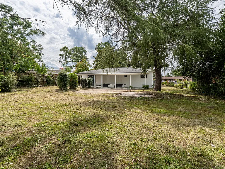 1426 Springview Dr — Photo 23