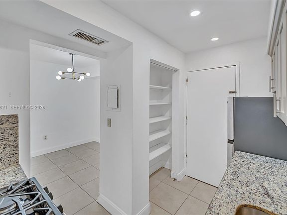 5th image of 1205 Mariposa Ave APT 307