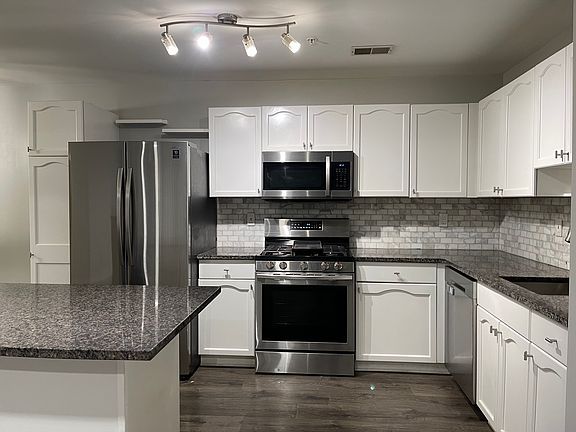 Upgraded chef's kitchen with a spacious island
