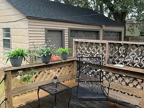 3165 Charles Ave, Groves, TX 77619