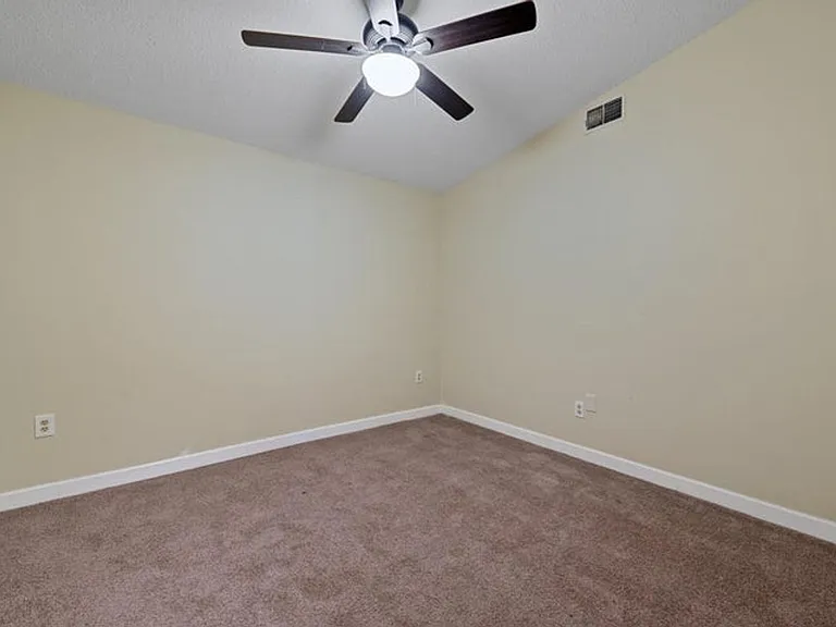 320 Lakeview Blvd — Photo 4