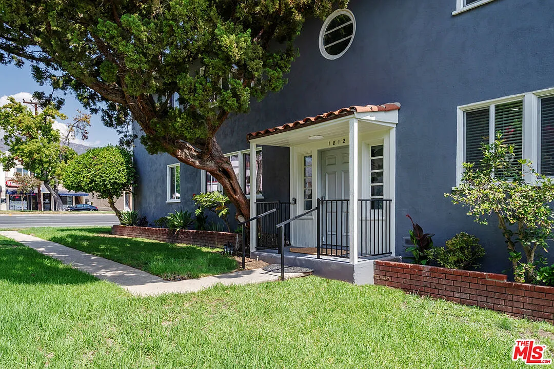 2 bed, 1.0 bath, 1100 sqft, $2,995 — Photo 1