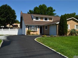 9 Mount Wilson Ave, Farmingville, NY 11738