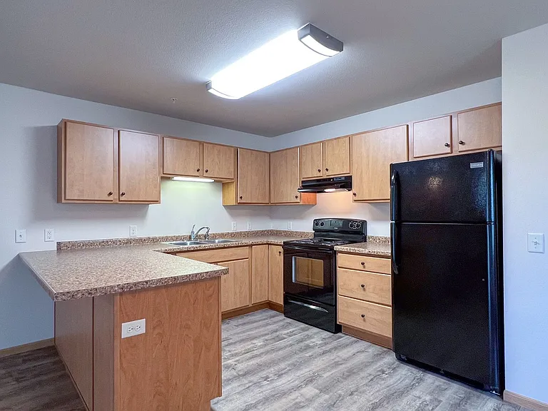1201 N Memorial Drive 2401 Semling Dr — Photo 9