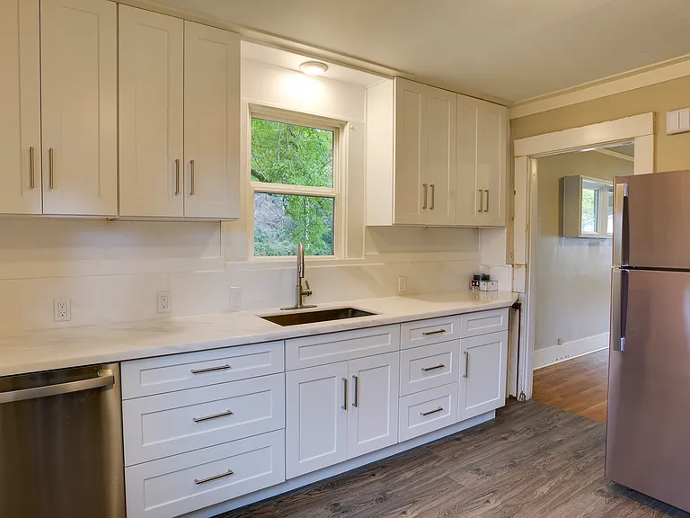 2718 E Fir St — Photo 8